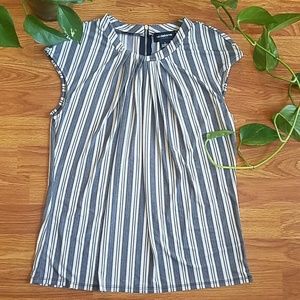 SALE 5/$20🎉Liz Claiborne Striped Career Top